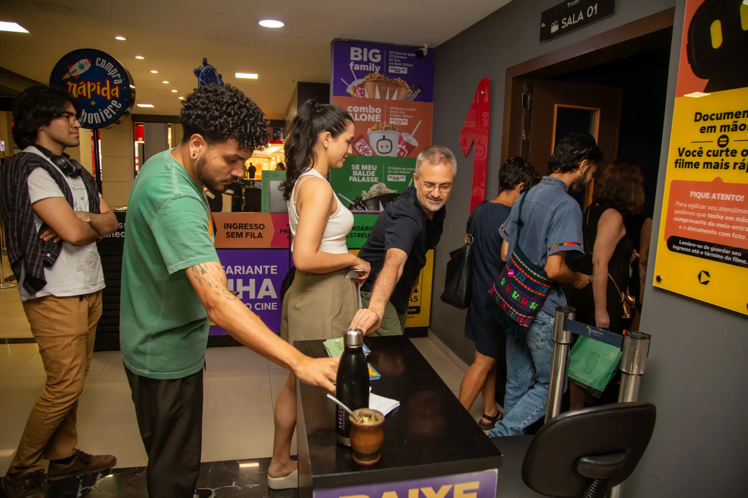 Sessão do 3 Margens na sala de cinema